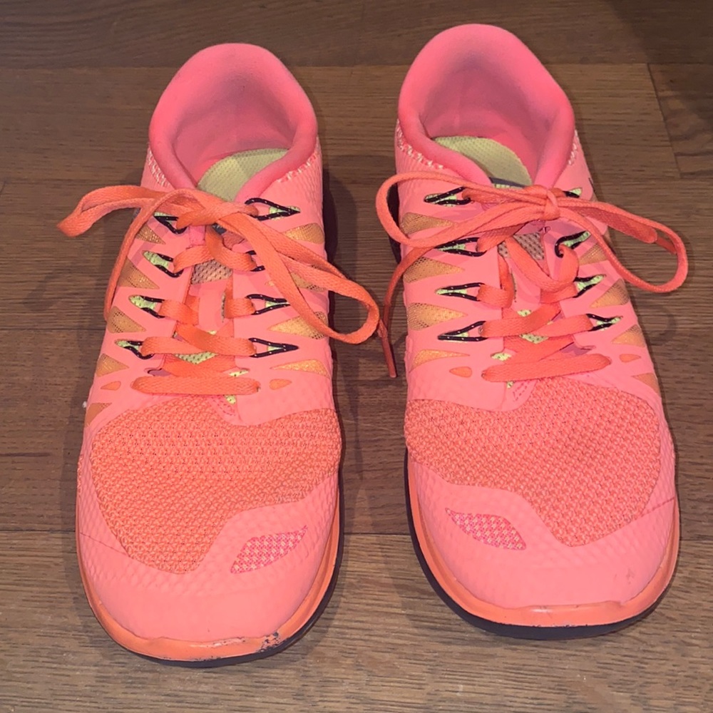 Coral Nike Free 5.0